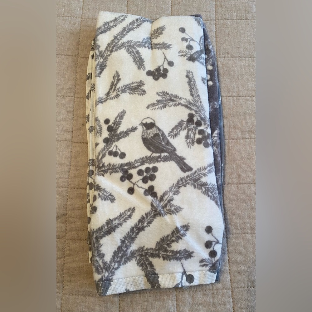 Brand New Cynthia Rowley Kitchen Towels!